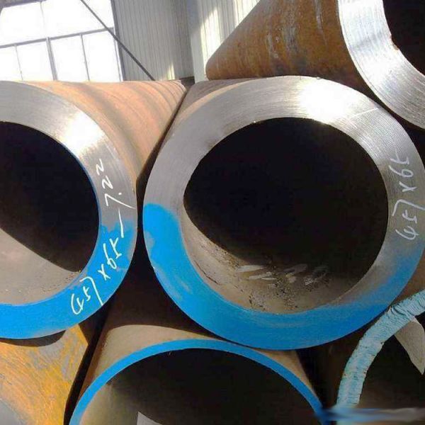 在熱軋無縫鋼管穿孔機上產(chǎn)生前卡的原因是什么？